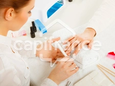 Institut à vendre OULLINS PIERRE BENITE (69), institut de beauté d'une surface de 24 m² + cave idéalement situé sur la place du métro centre ville à Oullins.