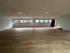 bureaux à louer RILLIEUX LA PAPE (69) plateau de bureaux de 344m2 au 1er étage avec parking inclu