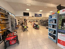 Local commercial à louer à MESSIMY (69), d'une surface totale de 390 m² environ, idéalement situé sur la route entre Messimy et Thurins