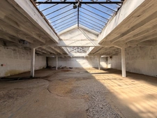 Dpt Rhône (69), à vendre TASSIN LA DEMI LUNE- MURS Local commercial de 800m2 environ dont 630m2 en RDC à l'horloge 