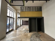 Local/bureau à louer LYON 4EME (69) local commercial type show room ou bureaux de  65 m2 environ + 28M2 en mezzanine.