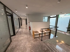 Bureaux à louer OULLINS PIERRE BENITE (69), d'une surface de 143 m² au 1er étage, en plein coeur d'oullins,sur la grande rue, à proximité immédiate du métro.