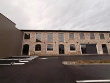 Magnifique plateau à vendre sur CHAPONOST (69), local d'activité atypique d'une surface de 192 m² au sein de la zone artisanale du FORUM DES AQUEDUCS
