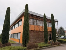 Plateau de bureaux à vendre SAINTE FOY LES LYON (69), d'une surface de 190 m² (partie privative) et 20 m² de parties communes. Possibilité d'acheter en sus 7 places de stationnement.