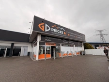 Local commercial à louer à MESSIMY (69), d'une surface totale de 390 m² environ, idéalement situé sur la route entre Messimy et Thurins