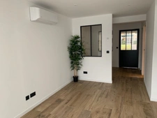 RARE ! MURS local bureaux RDC en très bon état à vendre LYON 8EME  (69) de 92 m², entièrement rénové récemment, en plein coeur du quartier Montplaisir