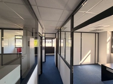 bureaux à louer LIMONEST (69) bureaux au 1er étage avec ascenseur de 70m2 environ