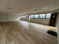 bureaux à louer RILLIEUX LA PAPE (69) plateau de bureaux de 249m2 au 1er étage avec parking inclu