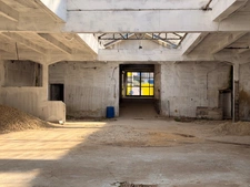 Dpt Rhône (69), à vendre TASSIN LA DEMI LUNE- MURS Local commercial de 800m2 environ dont 630m2 en RDC à l'horloge 