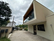 Bureaux à vendre TASSIN LA DEMI LUNE (69) magnifique petit bâtiment contemporain sur de 2 étages de bureaux , 130m2 environ