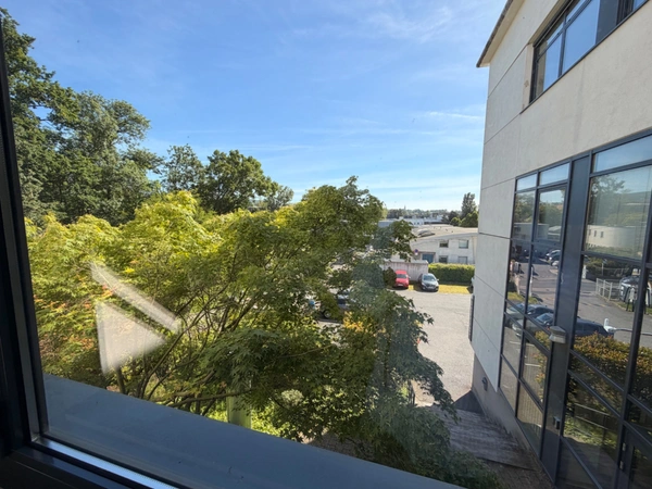 bureaux à louer LIMONEST (69) bureaux au 1er étage avec ascenseur de 70m2 environ