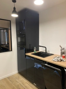 RARE ! MURS local bureaux RDC en très bon état à vendre LYON 8EME  (69) de 92 m², entièrement rénové récemment, en plein coeur du quartier Montplaisir