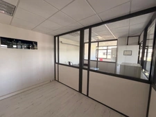 bureaux à louer LIMONEST (69) bureaux au 1er étage avec ascenseur de 70m2 environ