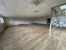 bureaux à louer RILLIEUX LA PAPE (69) plateau de bureaux de 249m2 au 1er étage avec parking inclu