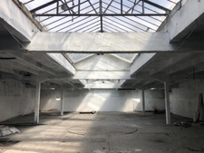 Dpt Rhône (69), à vendre TASSIN LA DEMI LUNE-MURS Local commercial de 800m2 environ dont 630m2 en RDC à l'horloge 