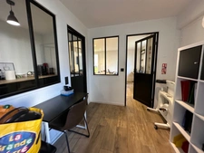 RARE ! MURS local bureaux RDC en très bon état à vendre LYON 8EME  (69) de 92 m², entièrement rénové récemment, en plein coeur du quartier Montplaisir