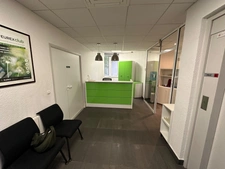 Bureau à louer VENISSIEUX (69), à 50m du périphérique, bureaux d'une surface totale de 74,57 m² + 3 places de parking