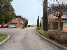 Plateau de bureaux à vendre SAINTE FOY LES LYON (69), d'une surface de 190 m² (partie privative) et 20 m² de parties communes. Possibilité d'acheter en sus 7 places de stationnement.