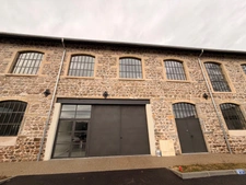 Magnifique plateau à vendre sur CHAPONOST (69), local d'activité atypique d'une surface de 192 m² au sein de la zone artisanale du FORUM DES AQUEDUCS