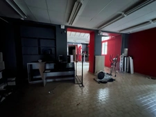 Local/bureau à vendre LYON 6EME (69)-murs commerciaux vides, local atypique de 196m2 environ