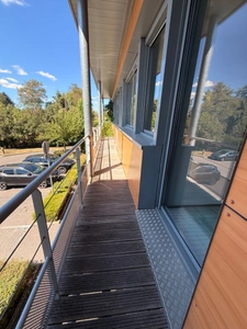 Plateau de bureaux à vendre SAINTE FOY LES LYON (69), bureaux d'une surface de 190 m² (partie privative) et 20 m² de parties communes. Possibilité d'acheter en sus 7 places de stationnement.