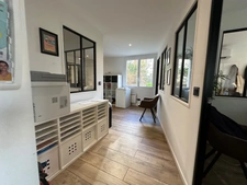 RARE ! MURS local bureaux RDC en très bon état à vendre LYON 8EME  (69) de 92 m², entièrement rénové récemment, en plein coeur du quartier Montplaisir