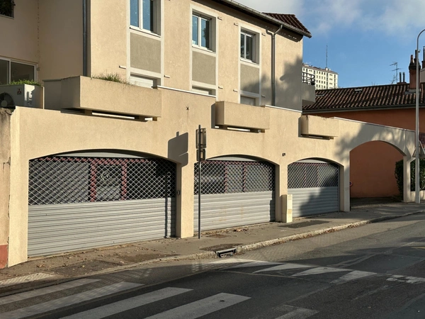 Local/bureau RDC idéal professions libérales à vendre LYON 9EME (69) exclusivité: Local de 86 m² + 45 m² de réserve en sous-sol