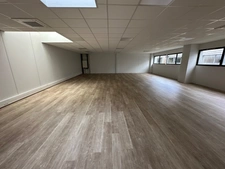 bureaux à louer RILLIEUX LA PAPE (69) plateau de bureaux de 344m2 au 1er étage avec parking inclu