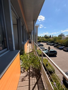 Plateau de bureaux à vendre SAINTE FOY LES LYON (69), bureaux d'une surface de 190 m² (partie privative) et 20 m² de parties communes. Possibilité d'acheter en sus 7 places de stationnement.