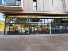 Local commercial à louer à LYON 2-Confluence (69), Local pour restauration avec extraction, d'une surface de 170 m² environ dont 105 en RDC, avec une très belle terrasse le long de la saône