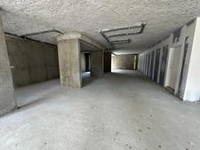 à vendre MURS Local commercial SAINT BONNET DE MURE (69), murs commerciaux de 179m2 sur axe principal, brut de béton