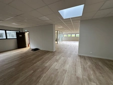 bureaux à louer RILLIEUX LA PAPE (69) plateau de bureaux de 249m2 au 1er étage avec parking inclu