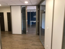 Dpt Rhône (69), à louer RILLIEUX LA PAPE Bureaux, magnifique plateau de 200m2 avec 7 bureaux et un patio, au 1er étage   