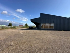 Dpt Saône et Loire (71), à vendre VITRY EN CHAROLLAIS Local commercial de 975m2 toitures et nombreux travaux suite sinistre grêle 06/2022