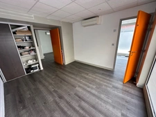 MURS Local/bureau à vendre LYON 4EME ARRONDISSEMENT (69), local en angle de 70m2 environ, idéal professions libérales 