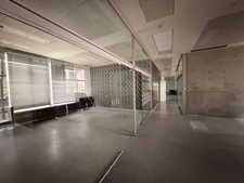 Local/bureaux au RDC à louer LYON 7EME (69), d'une surface de 533 m² environ dont 158m2 à l’étage, avec en option potentielle 3 places de parking et 4 garages en sous-sol.
