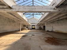 Dpt Rhône (69), à vendre TASSIN LA DEMI LUNE- MURS Local commercial de 800m2 environ dont 630m2 en RDC à l'horloge 