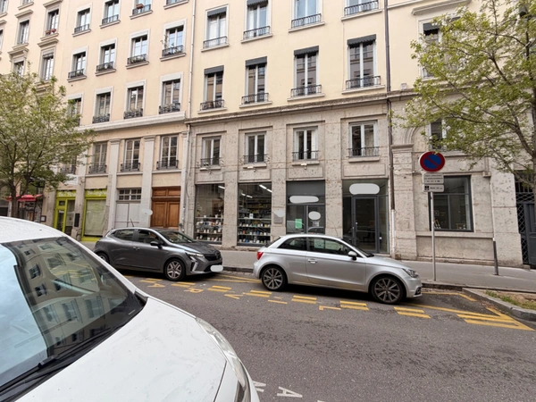 Local commercial Bail à céder  LYON 2EME (69) en exclusivité, très belle boutique de 133m2 emplacement N°1 secteur Franklin/ainay