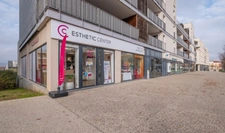 Local commercial à louer SATHONAY CAMP (69) local commercial de 130M2 environ en angle et sur l'avenue principale..emplacement N°1