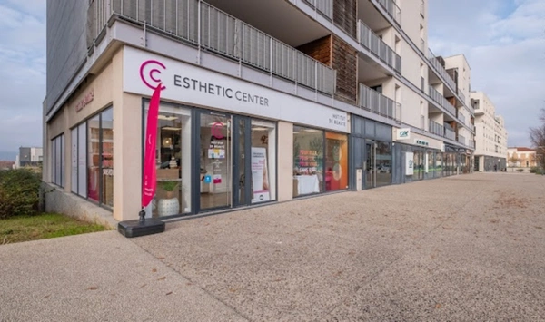 Local commercial à louer SATHONAY CAMP (69) local commercial de 130M2 environ en angle et sur l'avenue principale..emplacement N°1