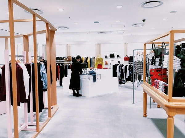 Local Bail à céder  LYON 8EME (69) très jolie boutique de 34 m2 avenue des frères lumière .
