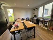RARE ! MURS local bureaux RDC en très bon état à vendre LYON 8EME  (69) de 92 m², entièrement rénové récemment, en plein coeur du quartier Montplaisir