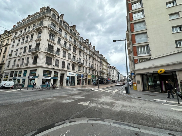 Local commercial Bail à céder  LYON 6EME ARRONDISSEMENT (69), local commercial de 136m2 sur 2 niveaux, emplacement N°1 secteur Lafayette part dieu 