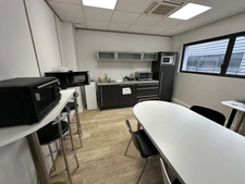 bureaux à louer RILLIEUX LA PAPE (69) plateau de bureaux de 344m2 au 1er étage avec parking inclu