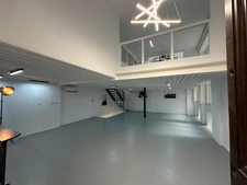 Local/bureau à vendre LYON 1ER (69) local atypique de 163m2 au total, esprit loft sur cour, en presqu'ile rue du bat d'argent.