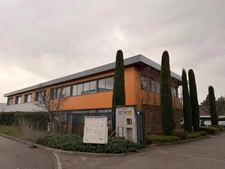 Plateau de bureaux à vendre SAINTE FOY LES LYON (69), d'une surface de 190 m² (partie privative) et 20 m² de parties communes. Possibilité d'acheter en sus 7 places de stationnement.