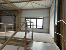 Local d'activité à vendre BOURGOIN JALLIEU (38), local d'une surface totale de 234 m² dont 182 m² d'activité, 26 m² de bureaux aménagés et 26 m² de stockage en mezzanine + 1 stationnement 