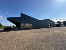 Dpt Saône et Loire (71), à vendre VITRY EN CHAROLLAIS Local commercial de 975m2 toitures et nombreux travaux suite sinistre grêle 06/2022