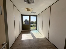 Plateau de bureaux à vendre SAINTE FOY LES LYON (69), bureaux d'une surface de 190 m² (partie privative) et 20 m² de parties communes. Possibilité d'acheter en sus 7 places de stationnement.