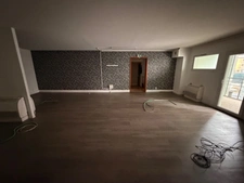 Local/bureaux au RDC à louer LYON 7EME (69), d'une surface de 533 m² environ dont 158m2 à l’étage, avec en option potentielle 3 places de parking et 4 garages en sous-sol.
